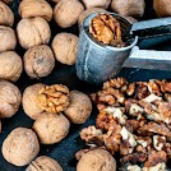 Organic peeled walnuts